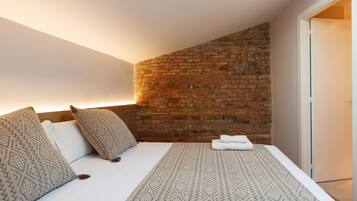 3 bedrooms, iron/ironing board, internet, bed sheets