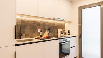 Fridge, oven, dishwasher, coffee/tea maker