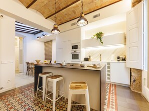 Kjøleskap, mikrobølgeovn, ovn og oppvaskmaskin