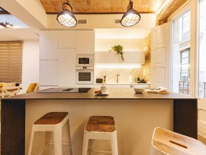 Kjøleskap, mikrobølgeovn, ovn og oppvaskmaskin