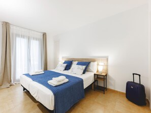 2 bedrooms, iron/ironing board, Internet, bed sheets - Plaça Catalunya Terrace - Holiday Apartment Girona | Bravissimo (Girona)