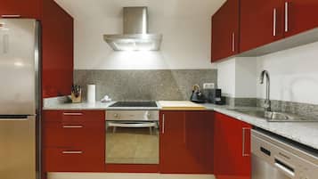 Réfrigérateur, four, cafetiÚre/bouilloire, grille-pain