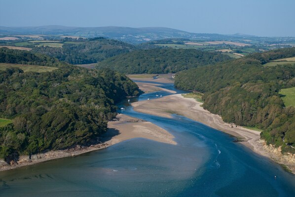 Beach nearby - Little Oak - a house that sleeps 6 guests in 3 bedrooms (Holbeton)