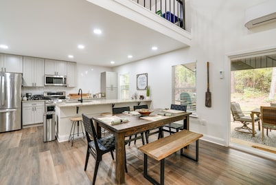 Lakefront Texas Abode w/ Kayaks, Fire Pit & Patio!