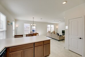 Interior - Manor Vacation Rental w/ Yard: 17 Mi to Austin! (Manor)