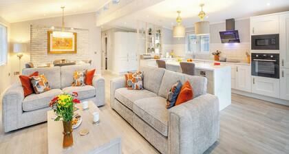 2 bedroom accommodation in Benllech