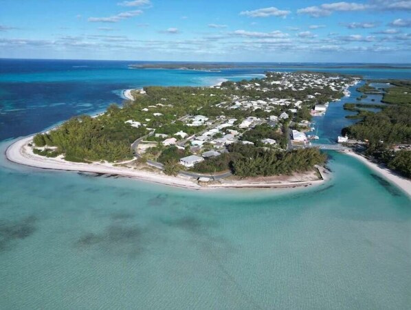 Beach - Hibiscus 1 Bedroom/Sofa Bed Apartment (Spanish Wells)