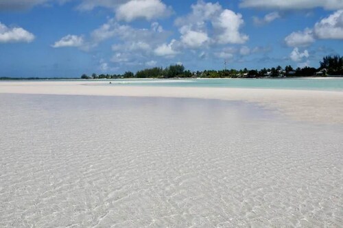 Bougainvillea, Harbourside, Minutes from the Beach