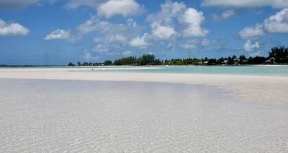 Bougainvillea, Harbourside, Minutes from the Beach