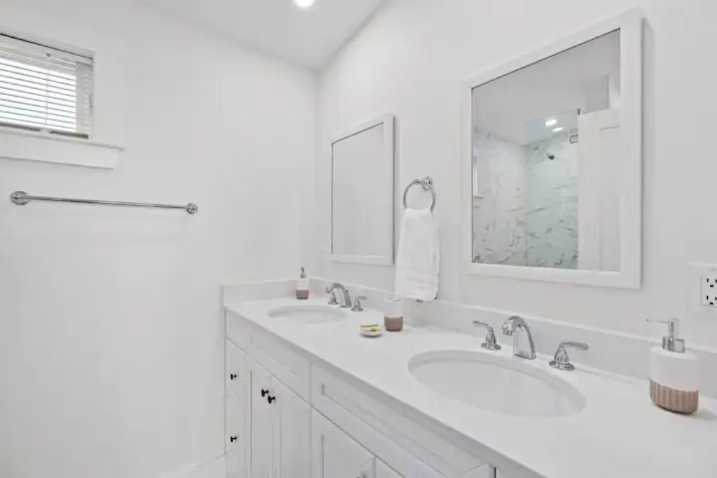 Hårføner, håndklær, såpe og sjampo