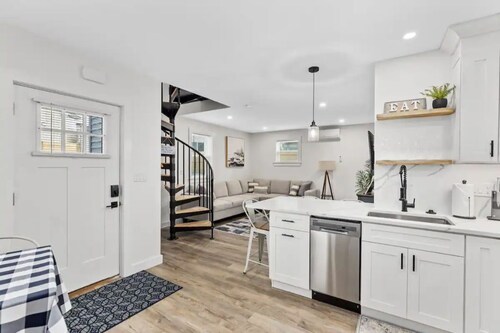 Loft Townhouse in Downtown Gloucester #3