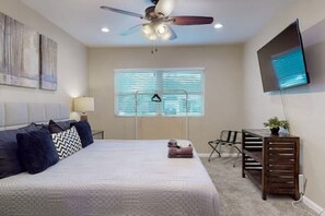 3 bedrooms, desk, iron/ironing board, free WiFi