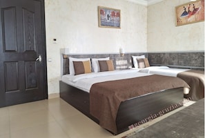 Comfort Triple Room | In-room safe, soundproofing, iron/ironing board, free WiFi - Anadolu Star Hotel & Casino (Batumi)