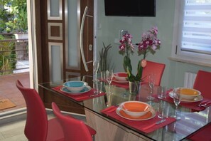 Dining - 1 Bedroom Apartment in Peschiera del Garda (Peschiera del Garda)