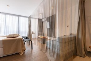 Individuell dekoriert, individuell eingerichtet, Bügeleisen/Bügelbrett
