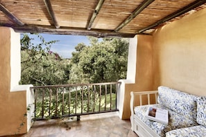 Property grounds - Two-room apartment 60 sqm. The appartment consists of a double bedroom, living room with sofa bed and separate kitchenette, bathroom.The flats can be on the first floor with veranda with sea view or garden view, or on the ground floor with veranda and ga (Porto Cervo/Liscia di Vacca)