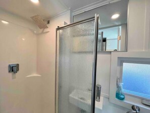 Towels, soap, shampoo, toilet paper