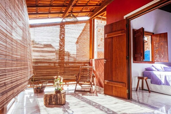 3 bedrooms, iron/ironing board, free WiFi, bed sheets - Surf RED House (Itacaré)