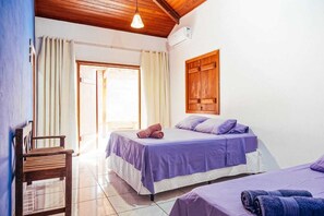 3 bedrooms, iron/ironing board, free WiFi, bed sheets - Surf RED House (Itacaré)