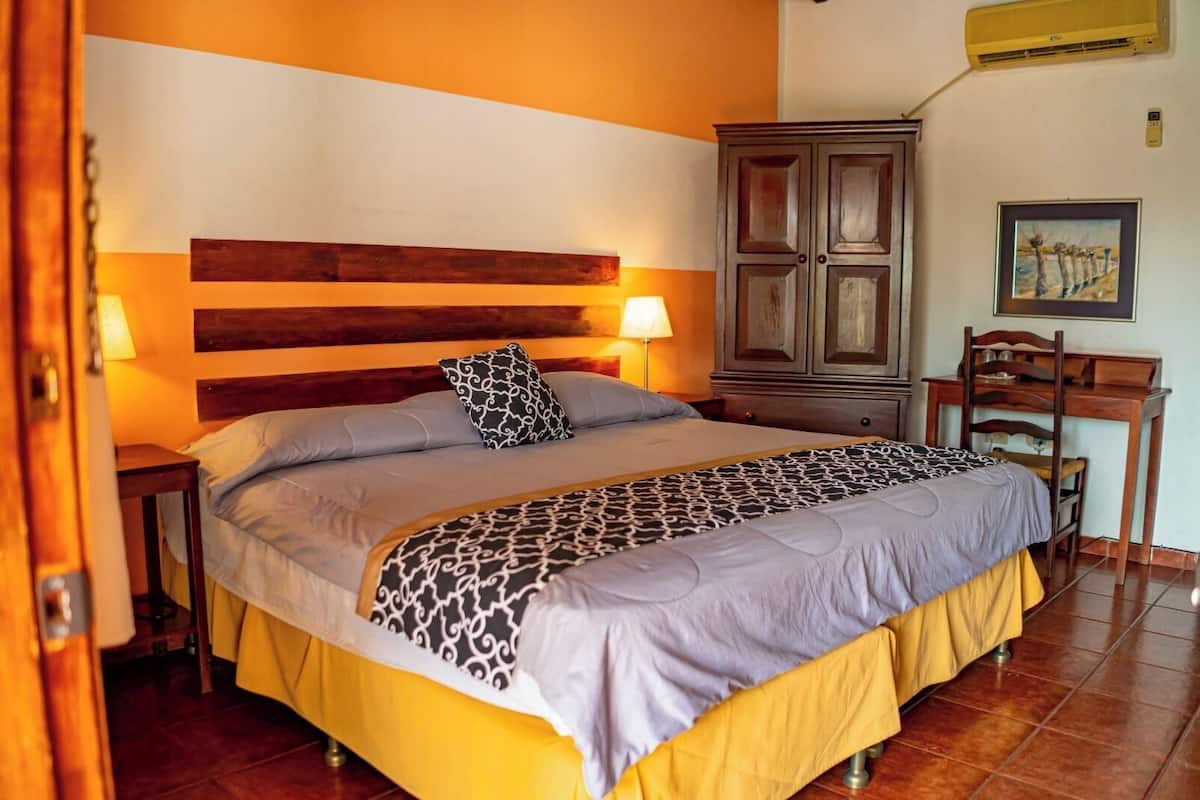Deluxe Single Room, 1 Bedroom | Premium bedding, down comforters, Tempur-Pedic beds