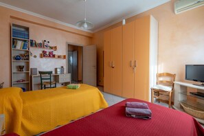 2 habitaciones, tabla de planchar con plancha, internet y ropa de cama 