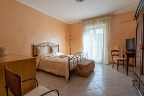 2 chambres, fer et planche à repasser, accès Internet, draps fournis