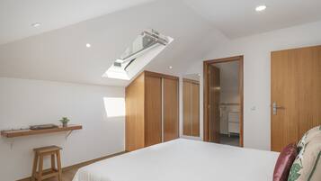 Iron/ironing board, travel crib, WiFi, bed sheets