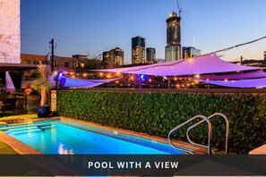 UppvÀrmd pool