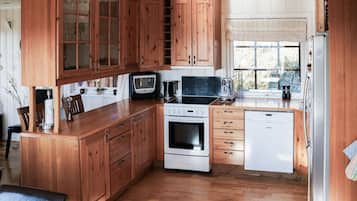 Frigorifero, forno, piano cottura, lavastoviglie