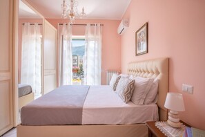 2 habitaciones, tabla de planchar con plancha y cuna de viaje