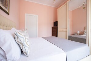 2 habitaciones, tabla de planchar con plancha y cuna de viaje 