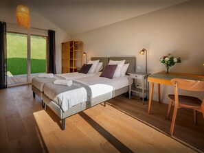 4 bedrooms, iron/ironing board, WiFi, bed sheets