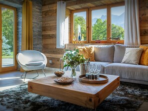 TV, stereo - Chalet Chamaline - stylish ski chalet for 8 with spa - OVO Network (Le Grand-Bornand)