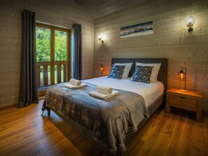 4 chambres, fer et planche à repasser, Wi-Fi, draps fournis