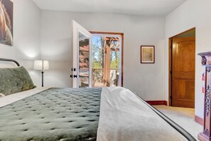 2 bedrooms, iron/ironing board, free WiFi, bed sheets - A playful cabin nestled above the tall pines (Ruidoso)