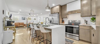 Cozy fully Remodeled home! 5 min to Downtown Tulsa