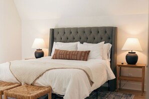 3 Schlafzimmer, Schreibtisch, Bügeleisen/Bügelbrett, Reisekinderbett