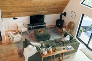 Smart-TV, Kamin, DVD-Player, Tischfußball