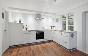 Frigorifero, piano cottura, lavastoviglie, macchina per tè/caffè