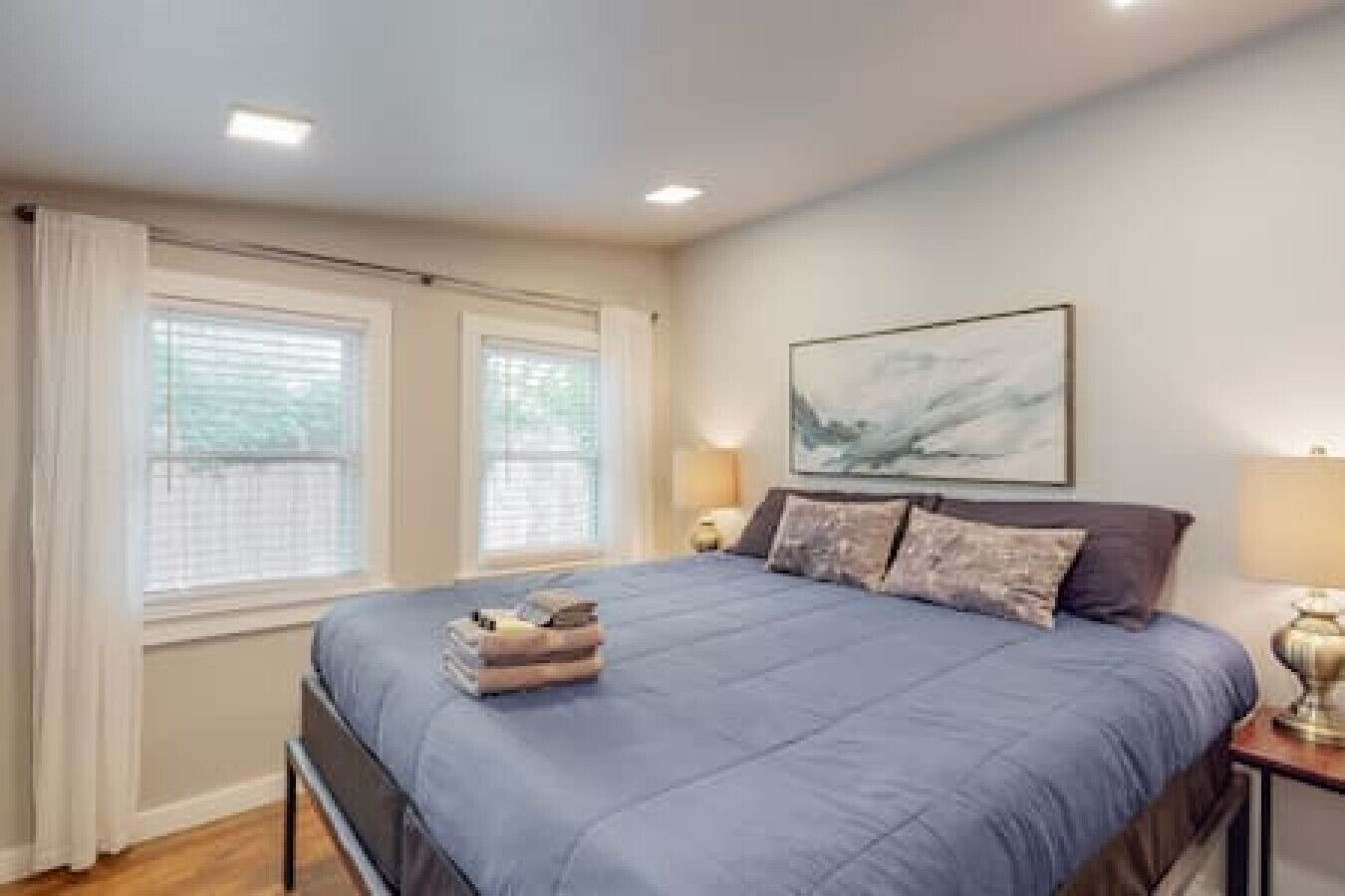 4 bedrooms, desk, iron/ironing board, free WiFi