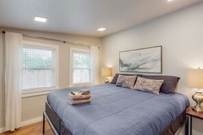 4 bedrooms, desk, iron/ironing board, free WiFi