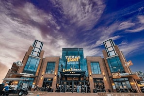 A multi-story building with a prominent sign reading 'Texas Live! Arena.' - Modern Stay | 10 Min Walk From AT&T Stadium (Arlington)