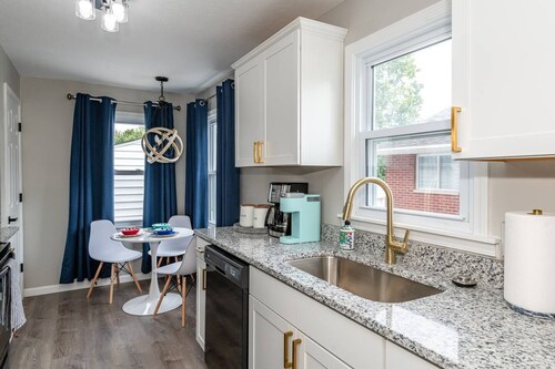 Remodeled-Pet friendly-5 min to WPAFB and Downtown