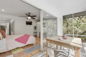3 habitaciones, tabla de planchar con plancha, wifi y ropa de cama 