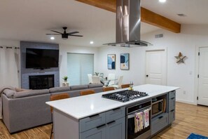 Interior - Spacious Modern 3BD/2BA 10-min drive to DT/Domain
(Austin)