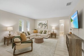 TV - Naples Golf Front Luxe Home, Htd Pool, Golf Available at Quail Run (Naples)