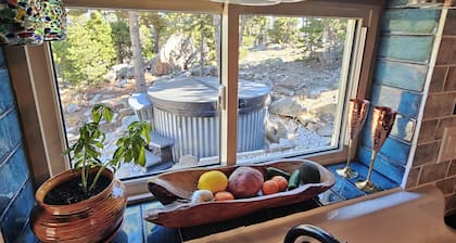 Secluded log cabin/hot tub. Ski, views, hike, silence.
