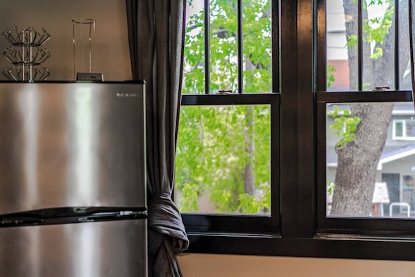 Apartment, 1 Bedroom | Interior - Historical Building 1br 1ba Walk To Roger's Place (Edmonton)