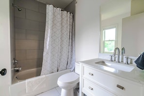 Apartment, 1 Bedroom | Bathroom - Historical Building 1br 1ba Walk To Roger's Place (Edmonton)