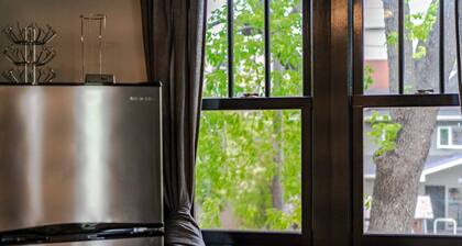 Historical Building 1br 1ba Walk To Roger's Place